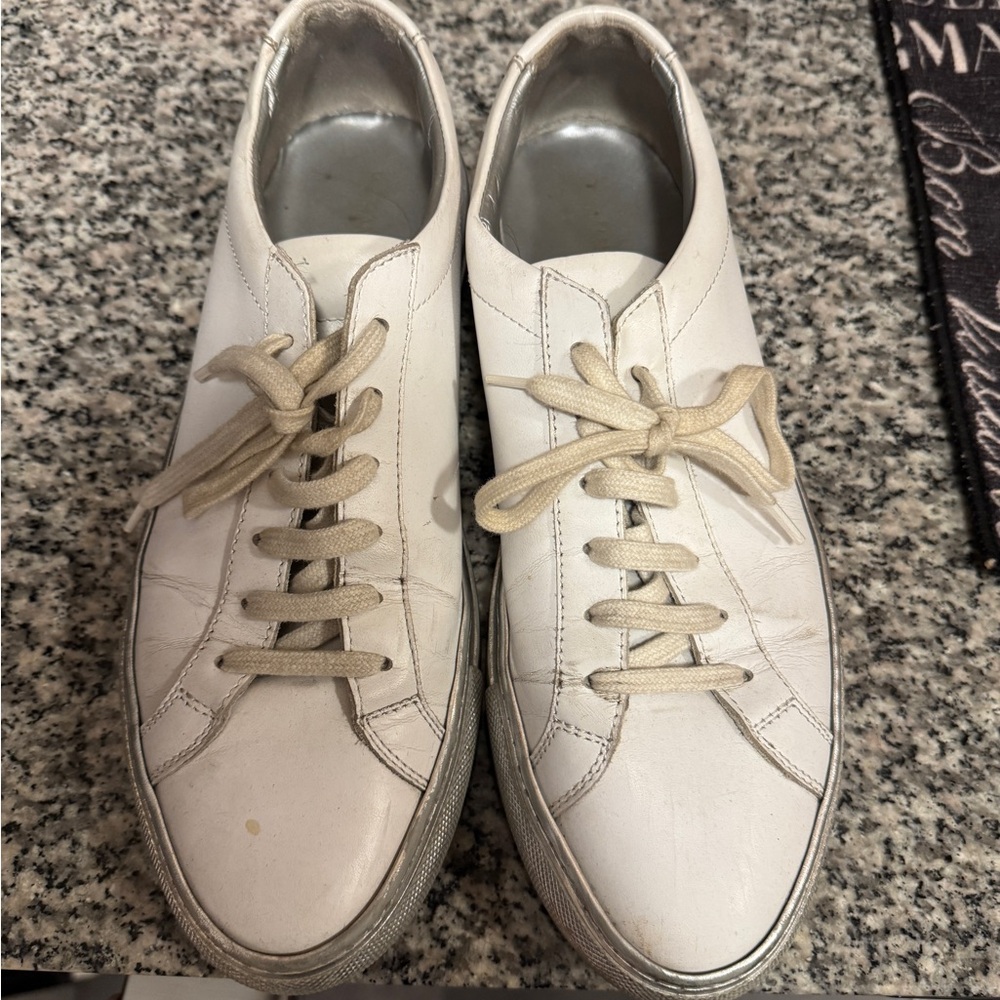 Common project low top sneakers - size 9